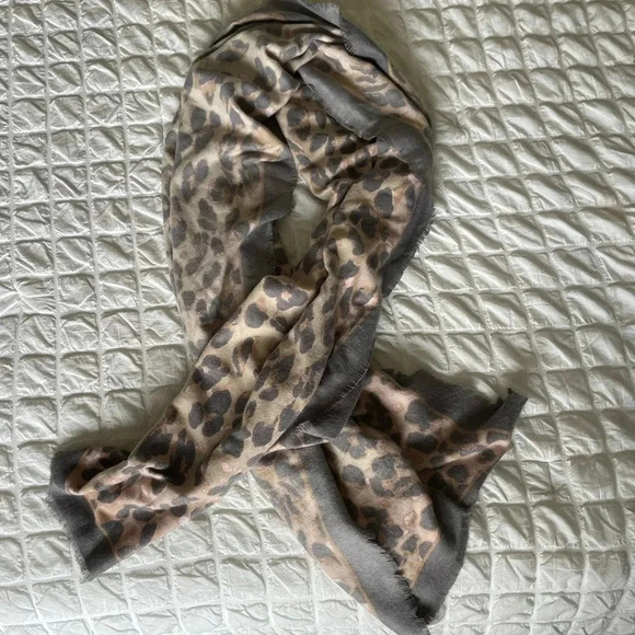 Leopard super soft scarf - Picture 1 of 4